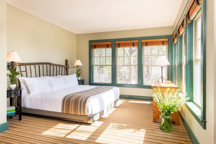 A room with a king bed in Summit 11