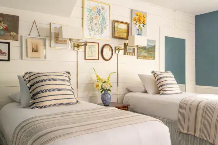 A bedroom with two twin beds in one of the accommodations